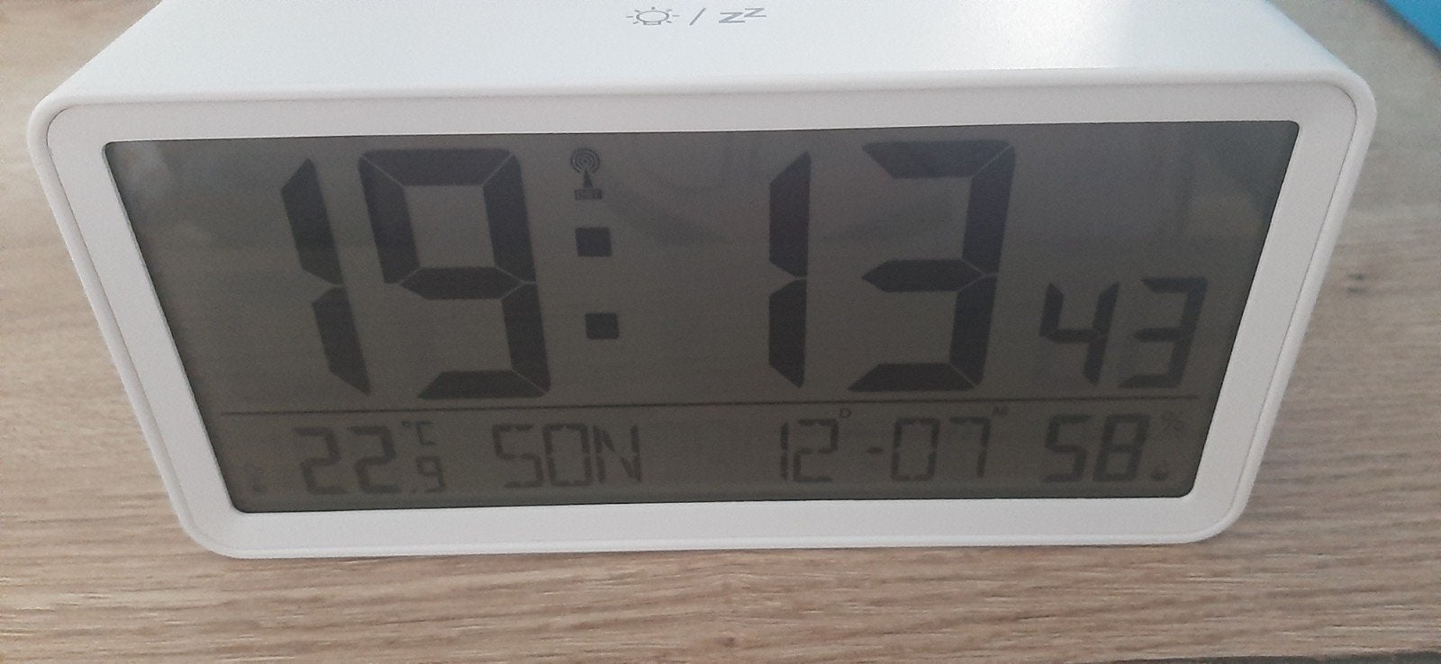 Radiogestuurde klok, Wit, Ophalen of Verzenden, Zo goed als nieuw, Tafelklok