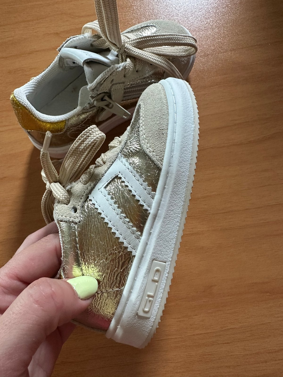 Kinder sneakers maat 22 - Zo goed als nieuw, Kinderen en Baby's, Kinderkleding | Schoenen en Sokken, Ophalen of Verzenden, Zo goed als nieuw