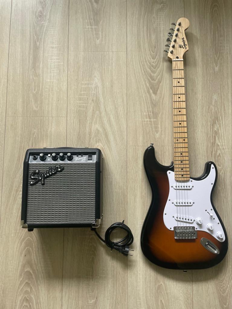 Squier Stratocaster gitaar met versterker, Muziek en Instrumenten, Ophalen, Fender, Gebruikt, Met versterker