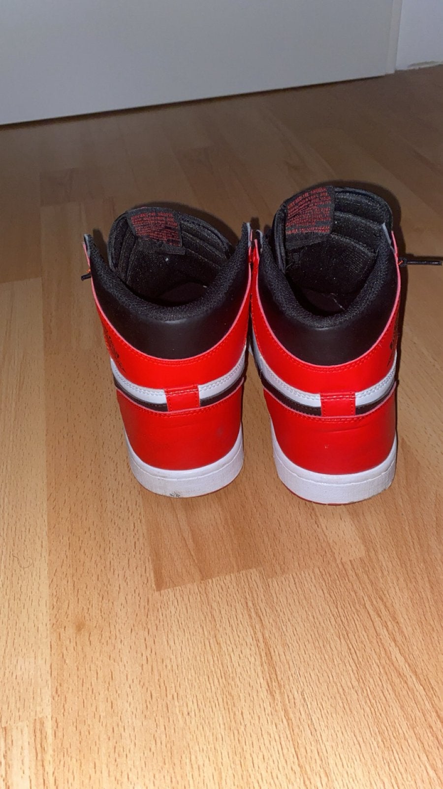 Jordan 1 Red collorway, Kleding | Heren, Schoenen, Ophalen of Verzenden, Zo goed als nieuw, Overige kleuren