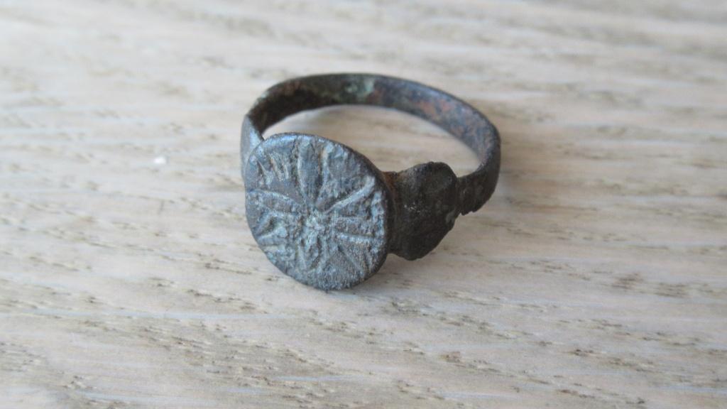 Bronzen middeleeuwse antieke ring / bodemvondst, Antiek en Kunst, Antiek | Koper en Brons, Ophalen of Verzenden, Brons