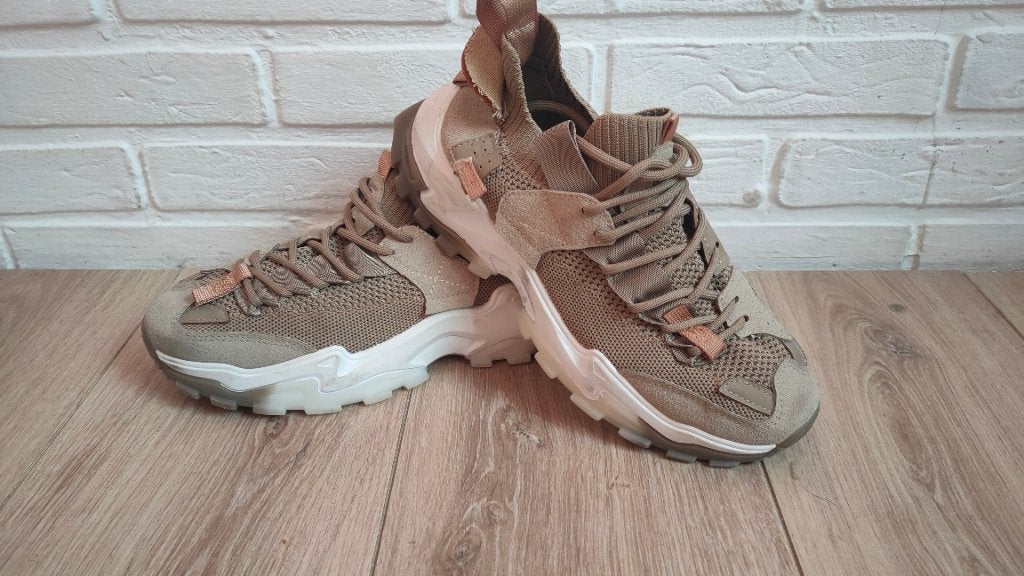 Sneakers 39, Kleding | Dames, Beige, Ophalen of Verzenden, Sneakers of Gympen, Zo goed als nieuw