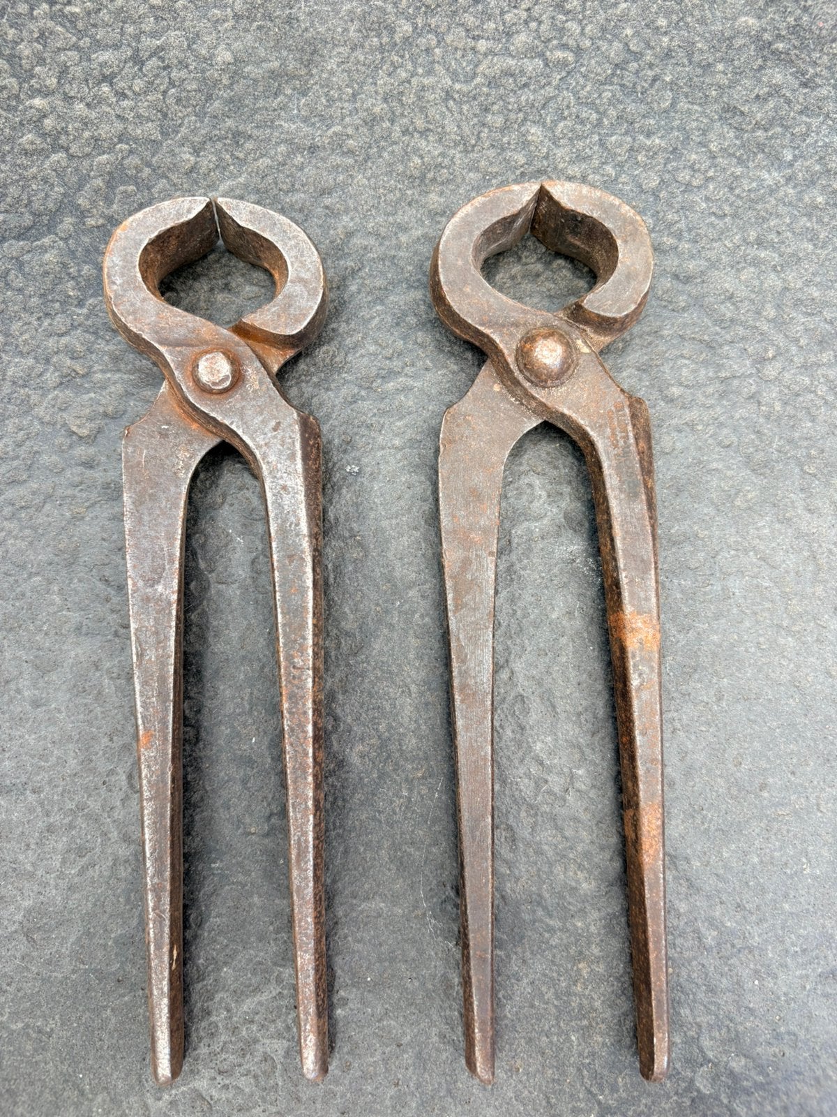 2 antieke Nijptangen, Ophalen