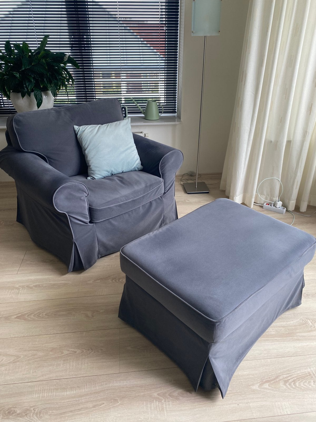 Ikea Ektorp fauteuil + hocker met Hakebo grijze hoes, Huis en Inrichting, Fauteuils, Ophalen, Gebruikt, 75 tot 100 cm