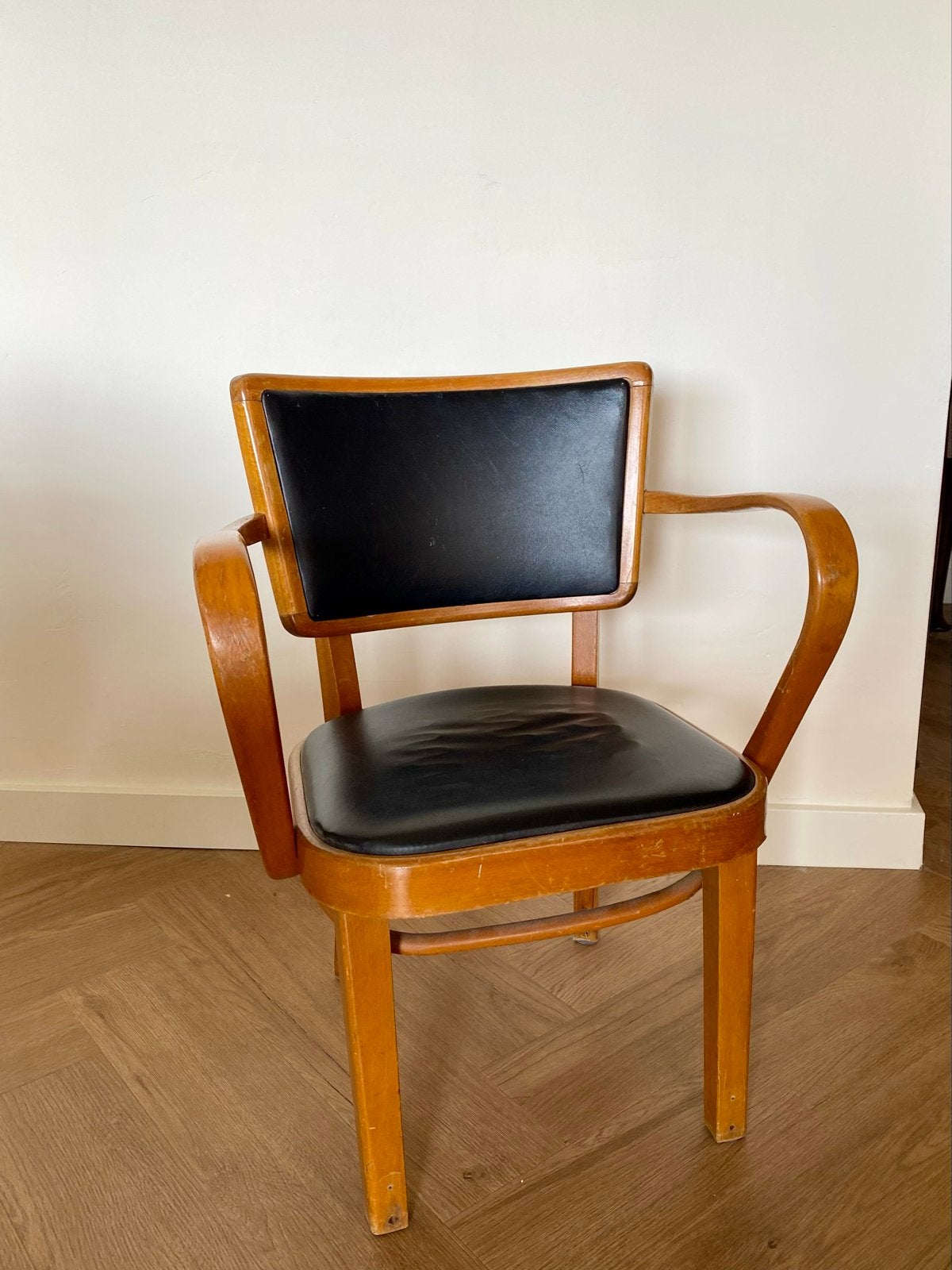 Vintage Ligna stoel met armleuningen en zwart kunstleer, Ophalen of Verzenden