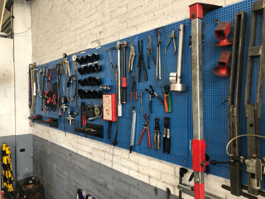 8 delig gereedschap wandbord incl. gereedschap (universeel), Ophalen, Gebruikt