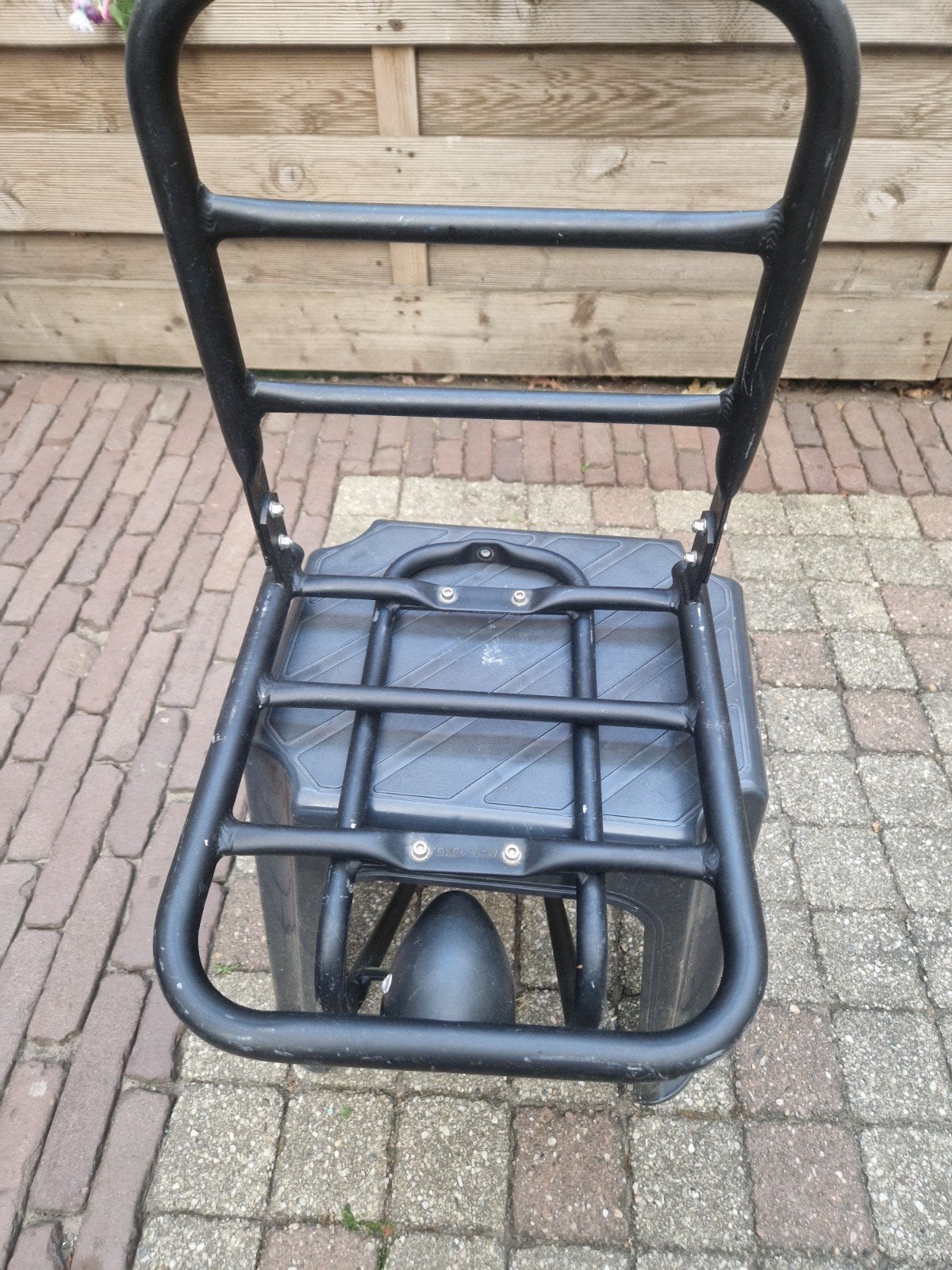 Zwarte aluminium fietsvoordrager Gazelle, Ophalen