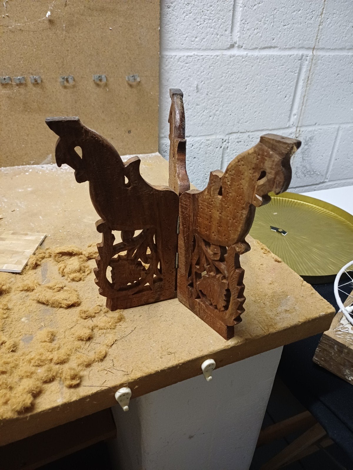 Unieke handgesneden houten boekenstandaard, Ophalen of Verzenden