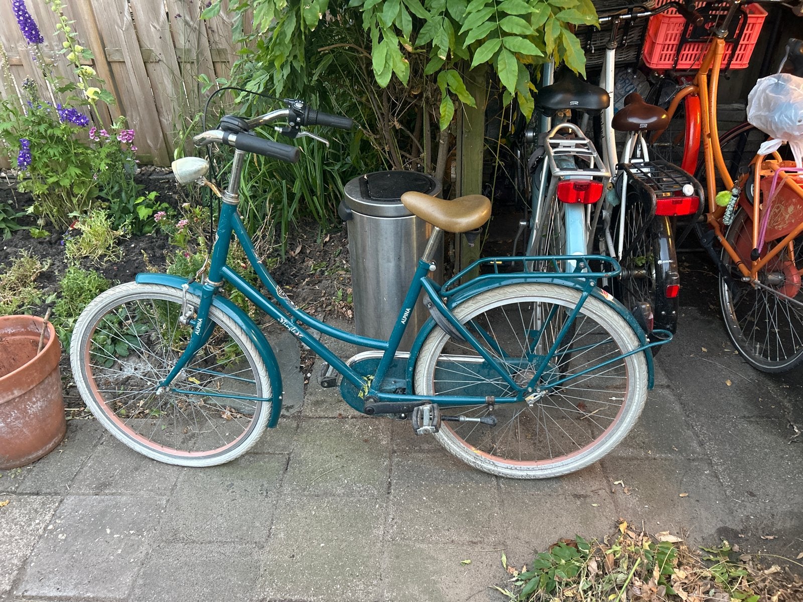 Opknapper: Fiets met 3 versnellingen en terugtraprem, 24inch, Fietsen en Brommers, Fietsen | Dames | Damesfietsen, Ophalen, Gebruikt