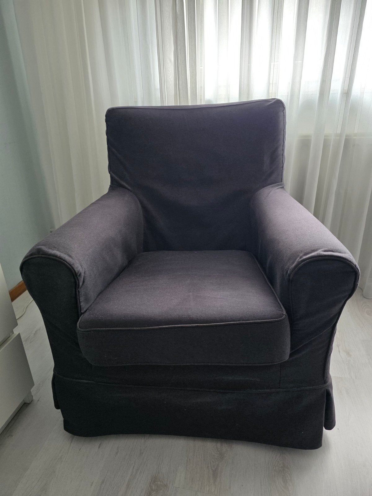 Comfortabele zwarte fauteuil, Ophalen, Gebruikt, Modern comfort, 75 tot 100 cm