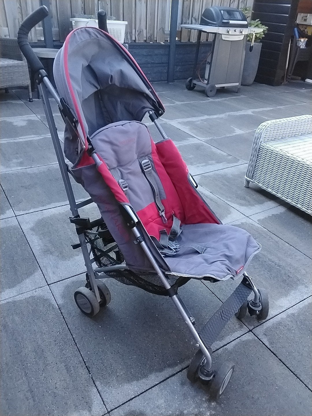 Maclaren buggy opvouwbaar grijs/ rood, Ophalen, Gebruikt, Maclaren, Verstelbare rugleuning