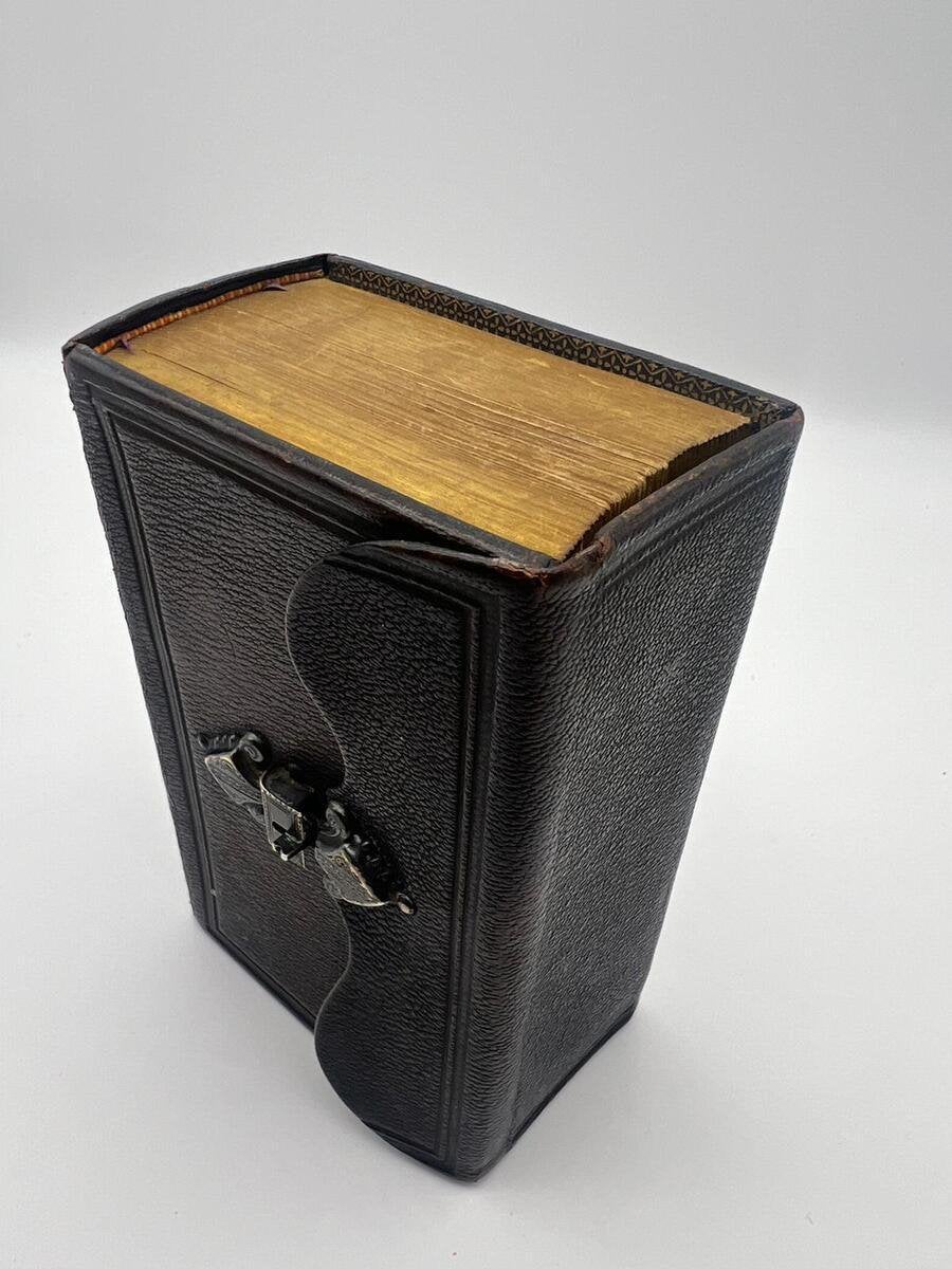 Kavel 60 - Nederlandse bijbel  - 1909 - zilveren slot, Ophalen