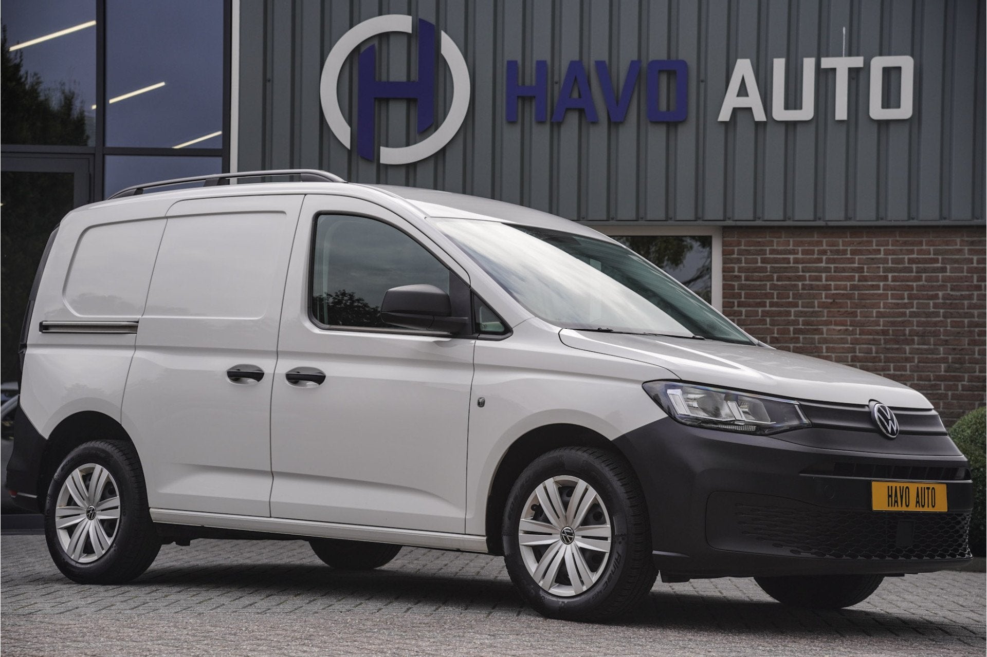 Volkswagen Caddy Cargo 1.5 TSI Trend INCL. BPM, DAB, NIEUWST, Voorwielaandrijving, Stof, Zwart, 4 cilinders