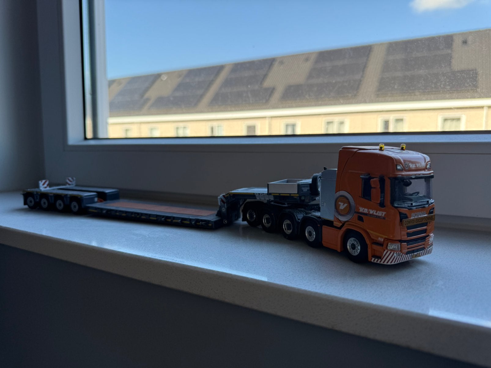 WSI Scania R Highline 10x4 + Low loader van der Vlist., Hobby en Vrije tijd, Modelauto's | 1:50, Ophalen of Verzenden, Zo goed als nieuw