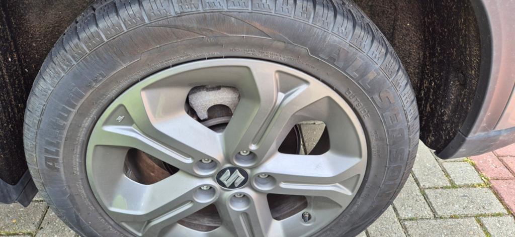 Suzuki vitara banden met velgen, Ophalen