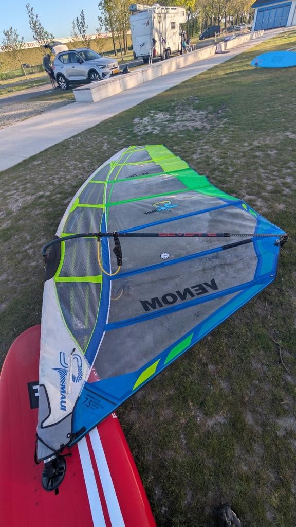 S2 Maui venom 7.5 uit 2022 in zgst, Watersport en Boten, Windsurfen, Ophalen, 7 m² of meer, Minder dan 250 cm, Zeil