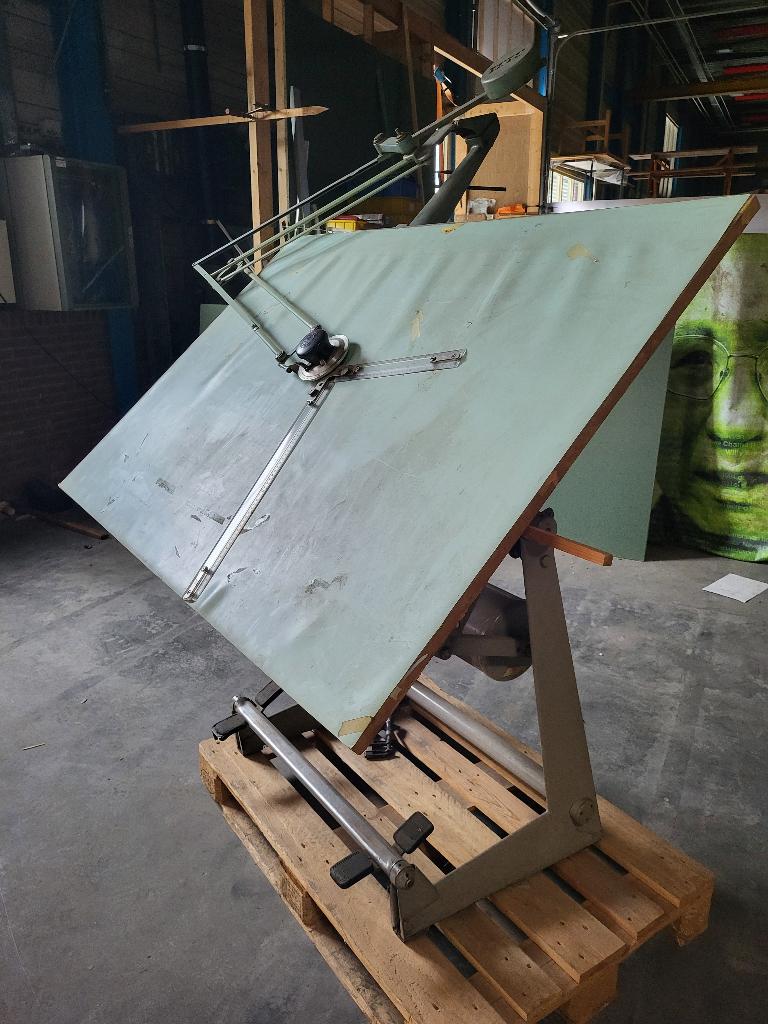 Tekentafel Ahrend, Ophalen, Gebruikt