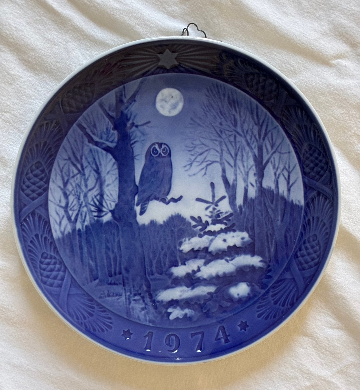 Royal Copenhagen kerstbord uit 1974 "Winter Twilight", Antiek en Kunst, Antiek | Wandborden en Tegels, Ophalen of Verzenden
