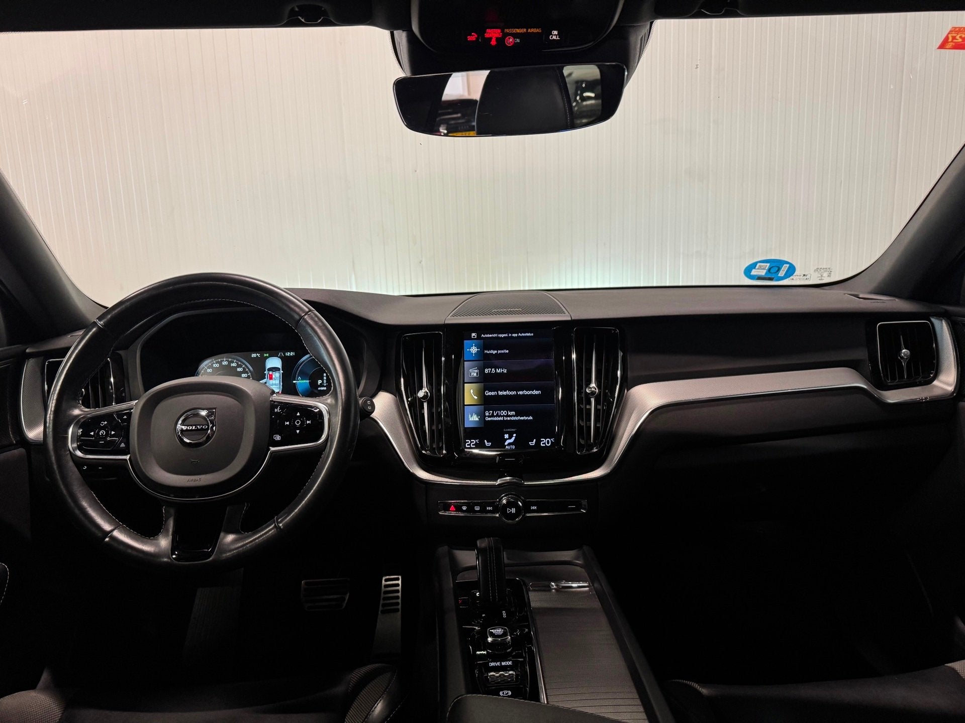 Volvo XC60 2.0 T6 Plug-in hybrid AWD R Design | PANO | BLACK, Dealer onderhouden, Gebruikt, Euro 6, 1969 cc