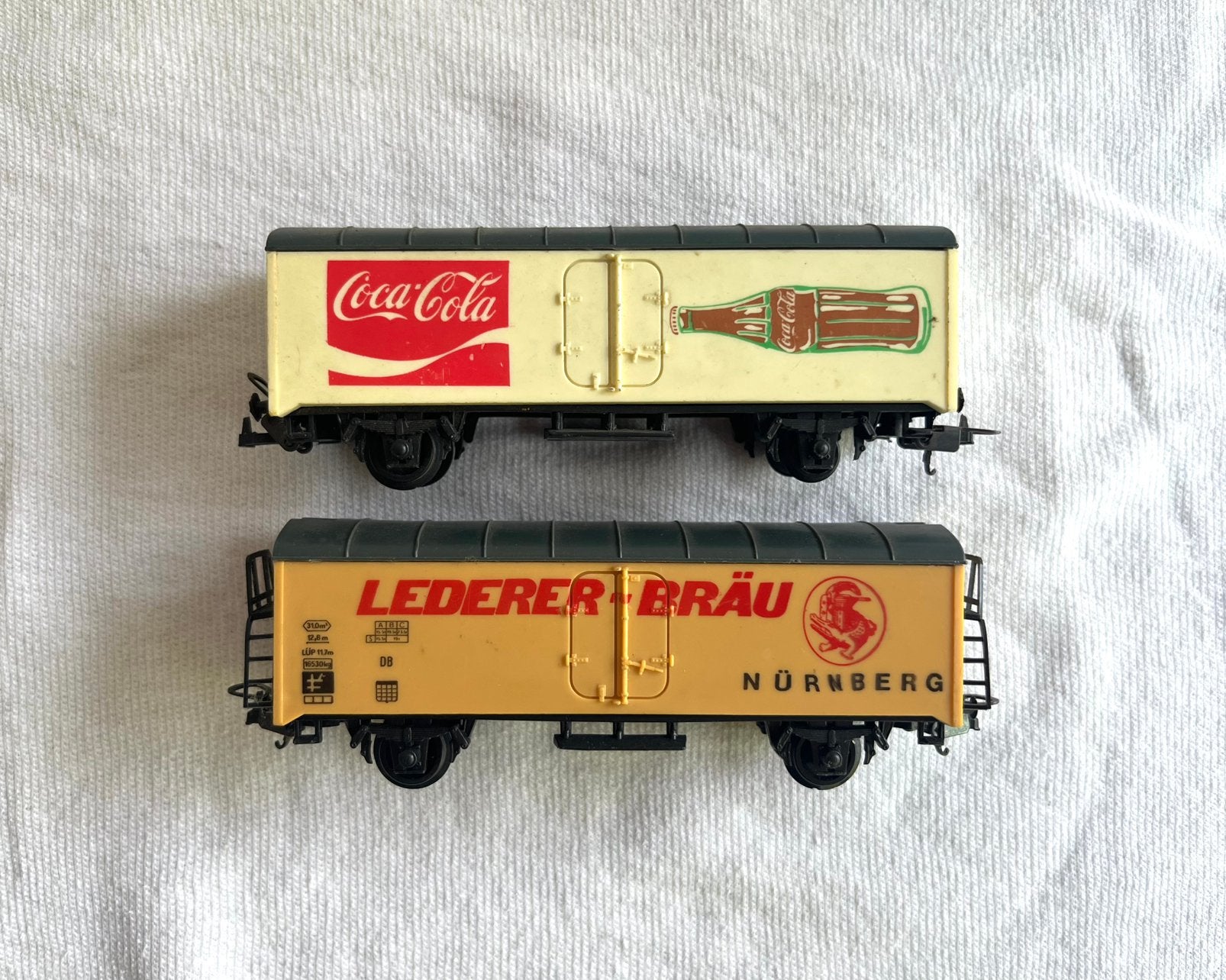 2x Lima CocaCola/Lederer Brau wagons H0, Gebruikt, Gelijkstroom, Wagon, Ophalen of Verzenden