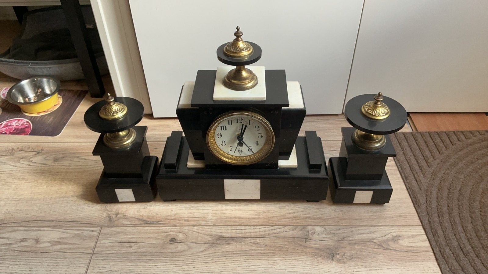 Antieke marmeren pendule met kandelaars, Ophalen