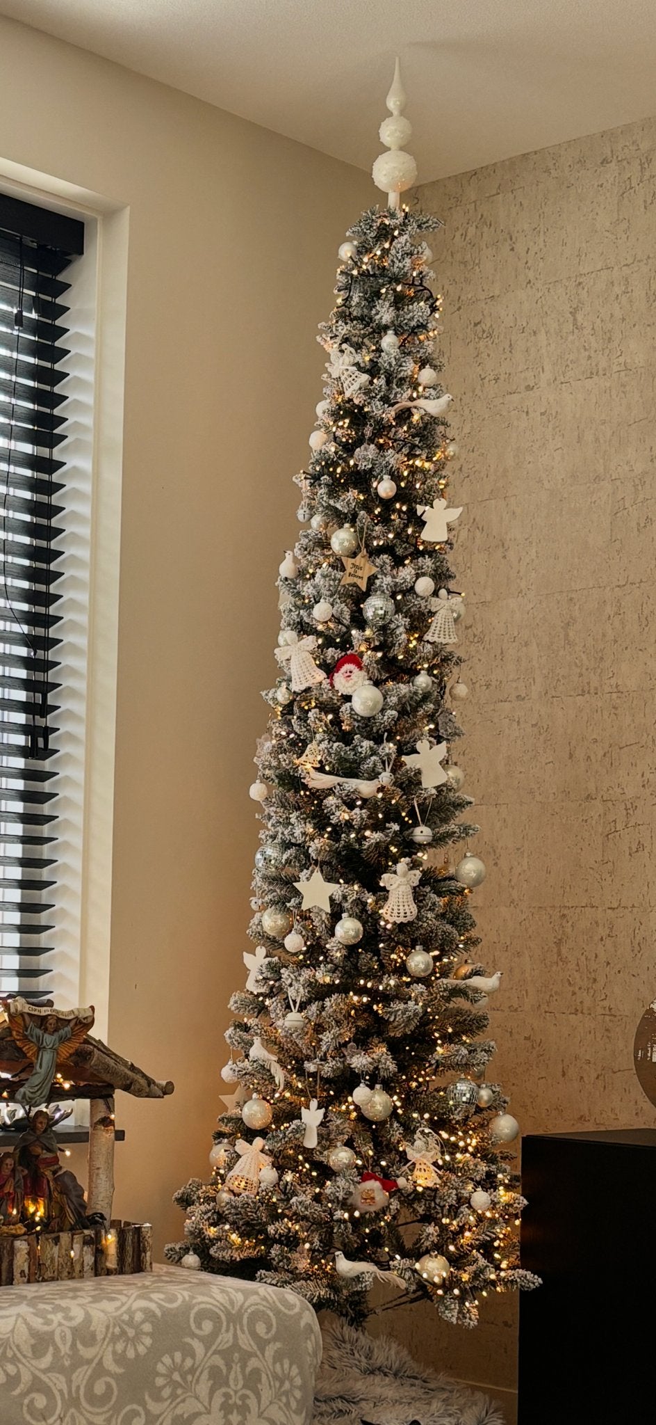 Mooie smalle kerstboom van 235 cm te koop!, Diversen, Ophalen