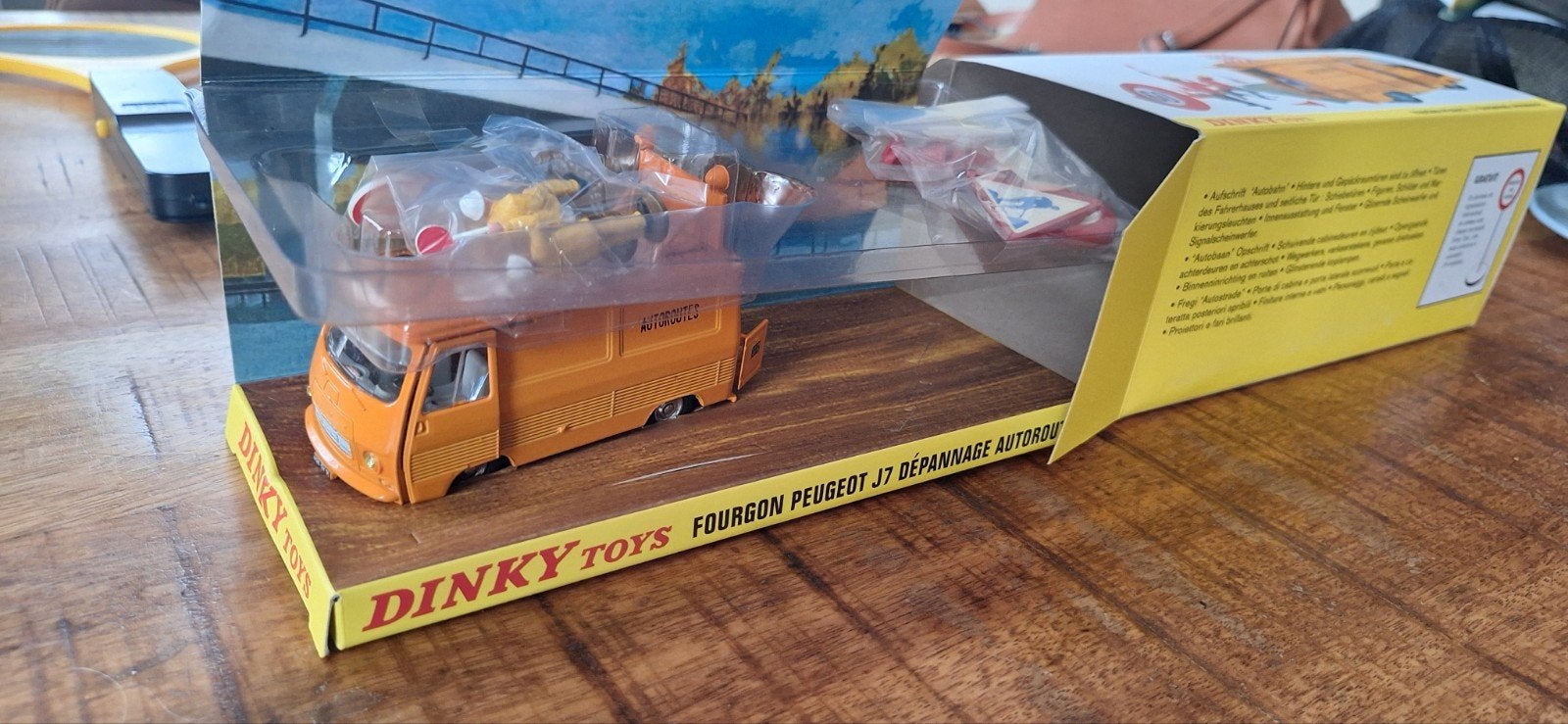 Dinky Toys Peugeot J7 Depannage Autoroute - Nieuw in doos, Ophalen of Verzenden, Nieuw, Auto