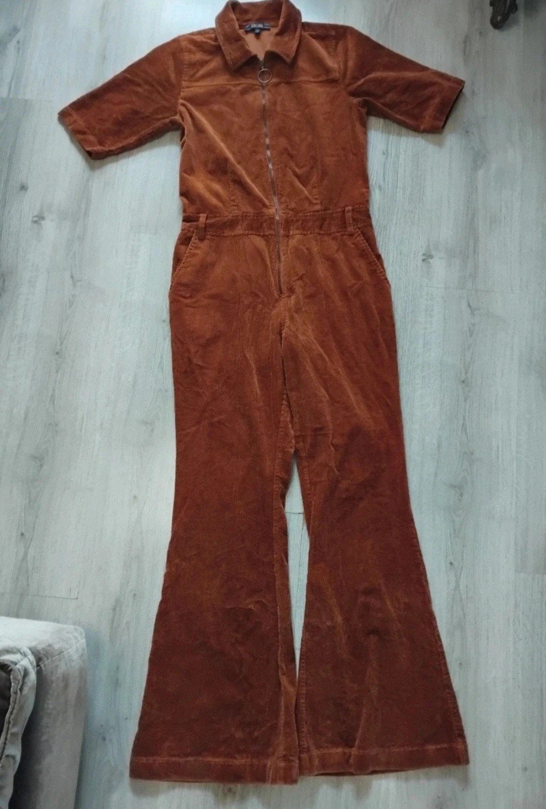 Garbo Flare Jumpsuit Corduroy | Bombay Brown

Maat 38, Maat 38/40 (M), Bruin, Ophalen of Verzenden, Zo goed als nieuw