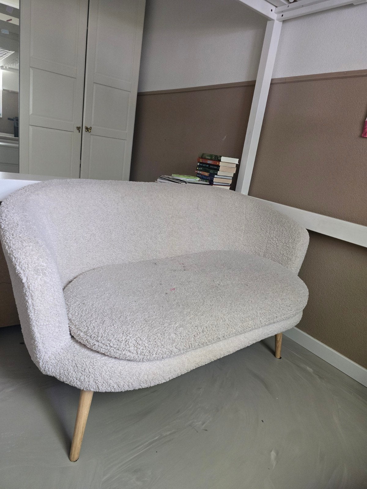 Jysk tweepersoons bankje - Bouclé stof, Ophalen, Gebruikt, Modern, Scandinavisch, Minder dan 75 cm