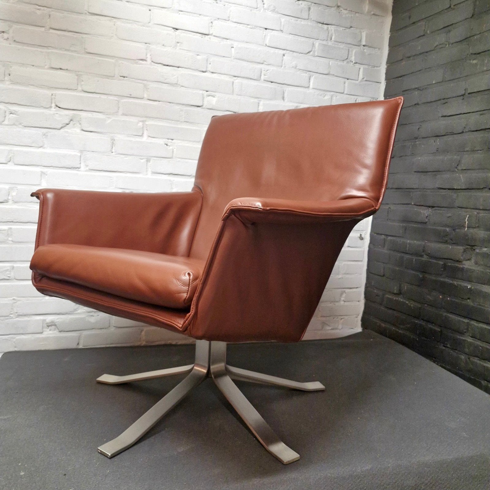 Design on Stock draai fauteuil model Djenne, Ophalen, 75 tot 100 cm, Leer