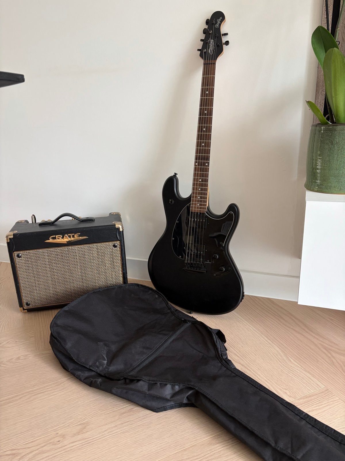 Sterling by Music Man StingRay gitaar met Crate versterker, Muziek en Instrumenten, Overige merken, Gebruikt, Met versterker, Ophalen of Verzenden