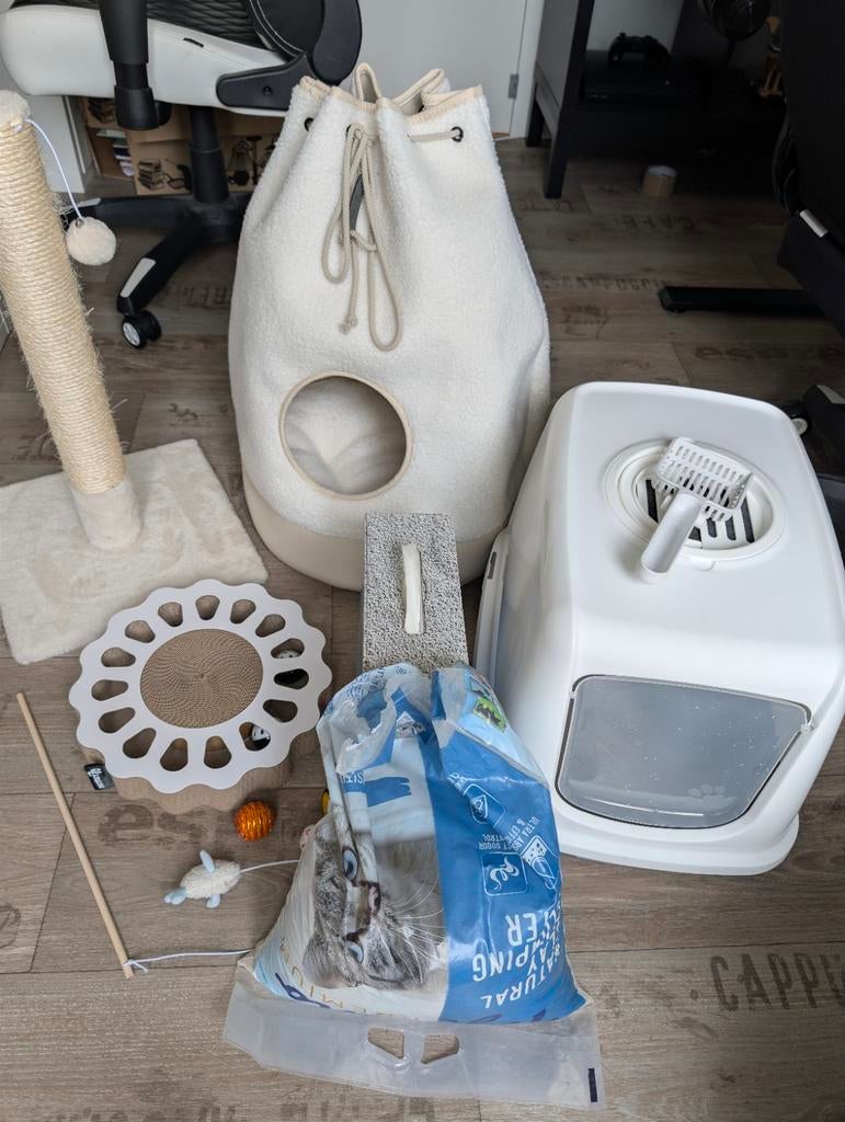 Complete Kattenuitzet (Nieuw!) – Krabpaal, Kattenbak, Mandje, Ophalen, Zo goed als nieuw