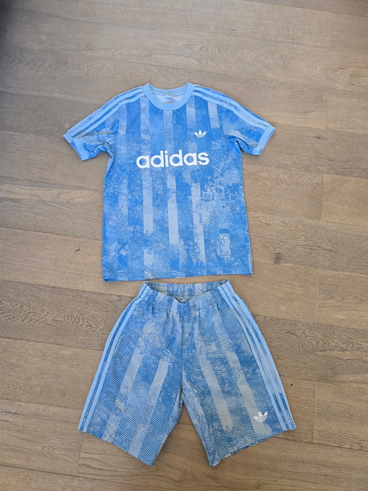 Adidas setje shirt en korte broek maat 152, Kinderen en Baby's, Kinderkleding | Maat 152, Adidas, Gebruikt, Ophalen of Verzenden