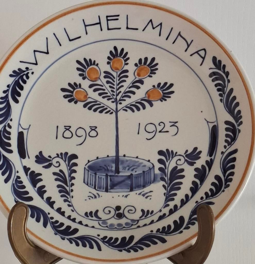 Porselyne Fles. Wandbord.  Herdenkingsuitgave. 1898-1923., Ophalen