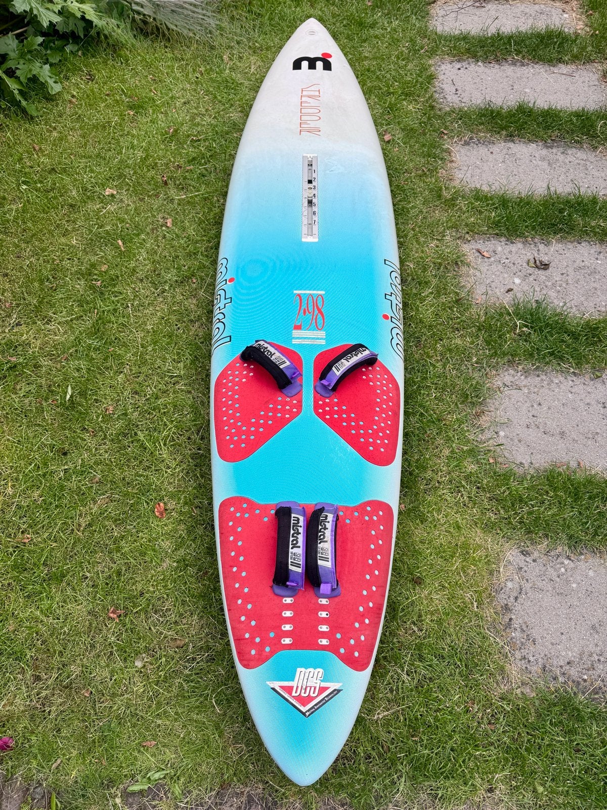 Mistral Shredder 298 Windsurfset (Plank, Zeil, Mast, Giek), Watersport en Boten, Windsurfen, Gebruikt, Complete set, Mistral, 250 tot 300 cm