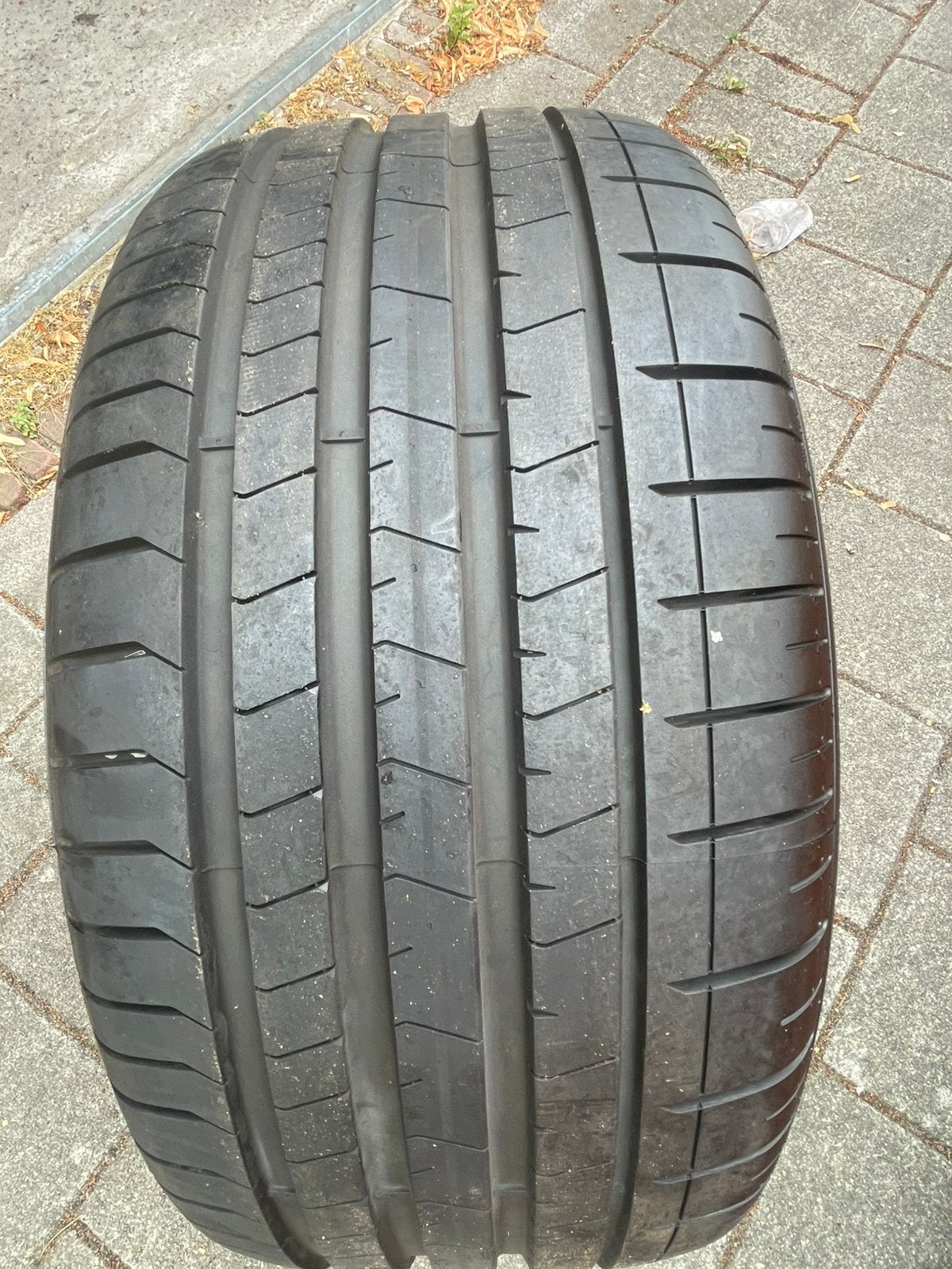 Foto 4 van Pirelli pzero 285/40 R21