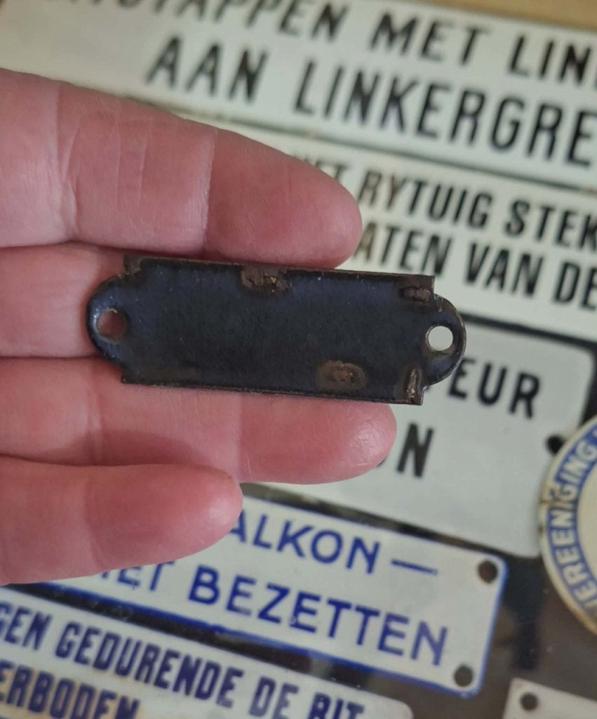 Antiek zwart wit tekstbordje 3x Bellen, 6 x 2 cm groot., Antiek en Kunst, Antiek | Emaille, Ophalen of Verzenden