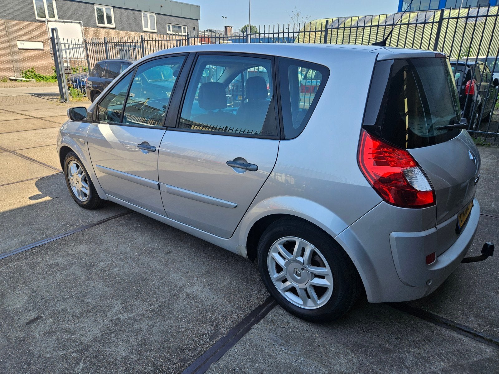 Renault Scénic 2.0 16V 99KW AUT 2008 Grijs, 1998 cc, 1250 kg, 4 cilinders, 75 €/maand