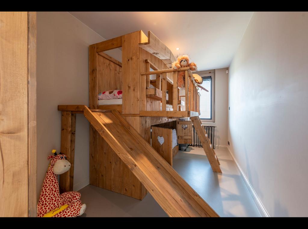 Boomhutbed XXL met speelruimte en glijbaan - Steigerhout, Ophalen, Hoogslaper of Stapelbed, 180 cm of meer, 100 cm of meer