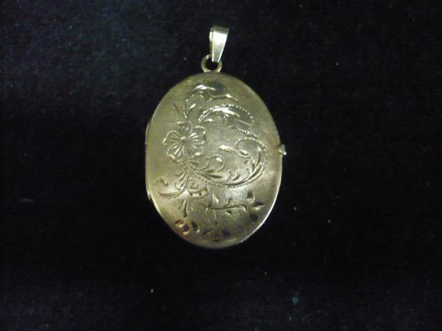 14 karaat 585 gouden medaillon 6.35 gram hanglengte 3.7 cm, Gebruikt, Overige voorstellingen, Ophalen of Verzenden, Goud