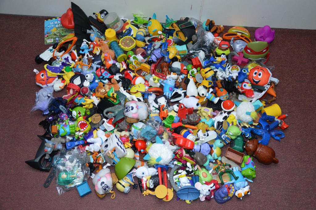 Verzameling Mc Donalds Happy Meal figuren bijna 200 stuks!, Ophalen of Verzenden, Zo goed als nieuw