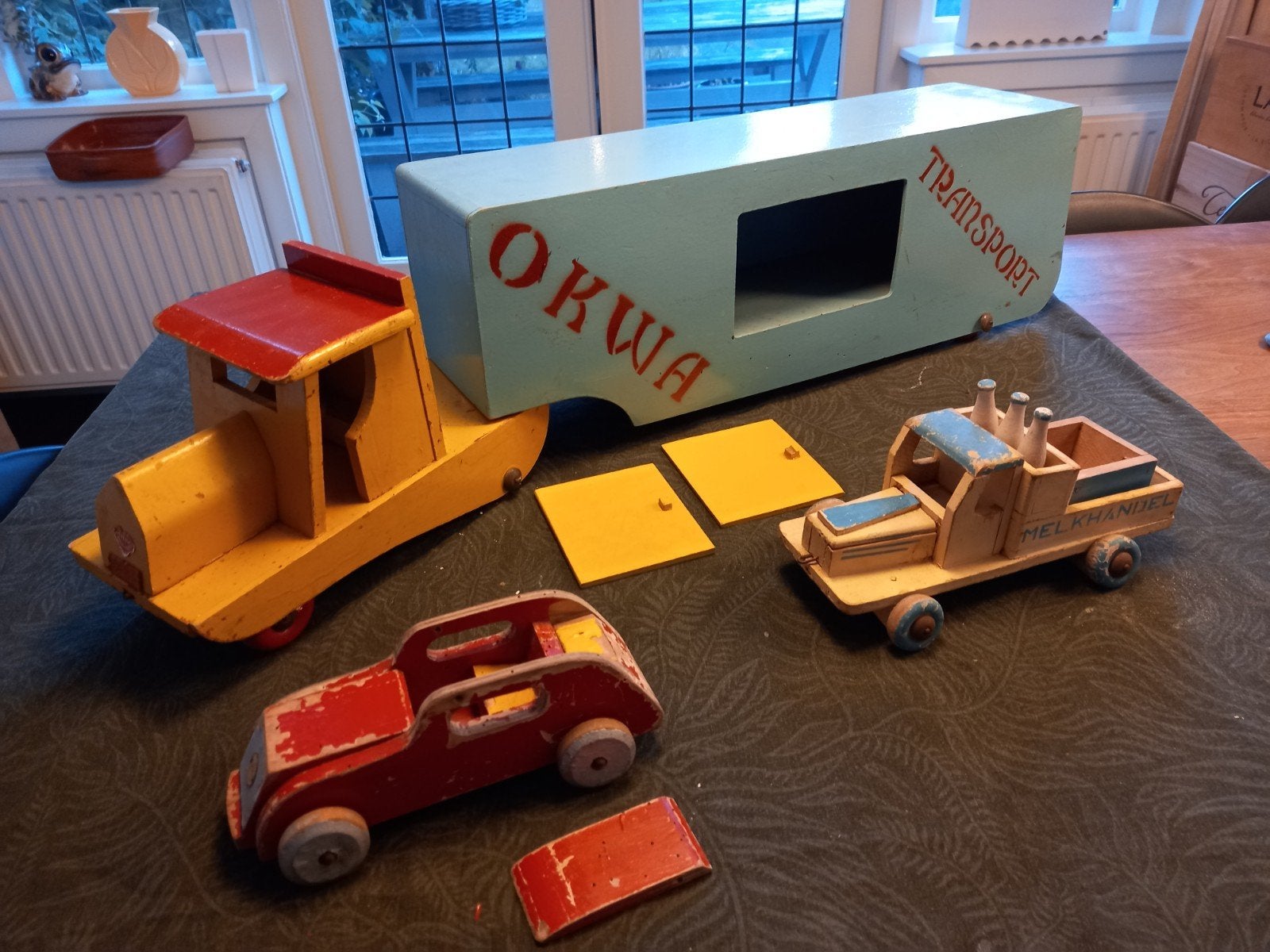 3 houten auto's vrachtauto ca. 1940  / 1945 oa ADO, Antiek en Kunst, Ophalen of Verzenden