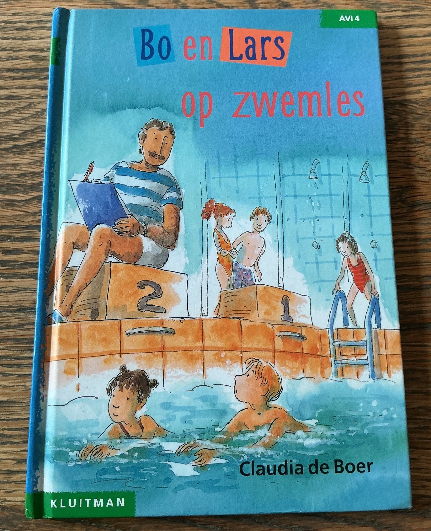 AVI-E4 BO EN LARS OP ZWEMLES LEZEN IS LEUK KLUITMAN, Ophalen of Verzenden, Zo goed als nieuw, Fictie algemeen