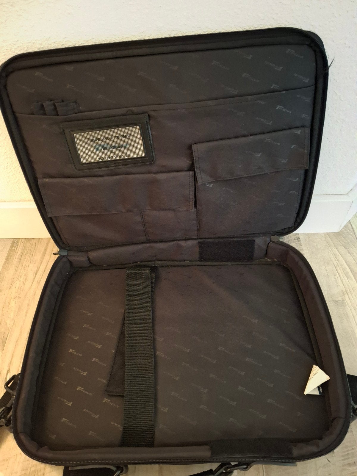 Targus laptop tas - Zwart, met schouderband, Gebruikt, 15 inch, Gevoerd laptopvak, Ophalen of Verzenden