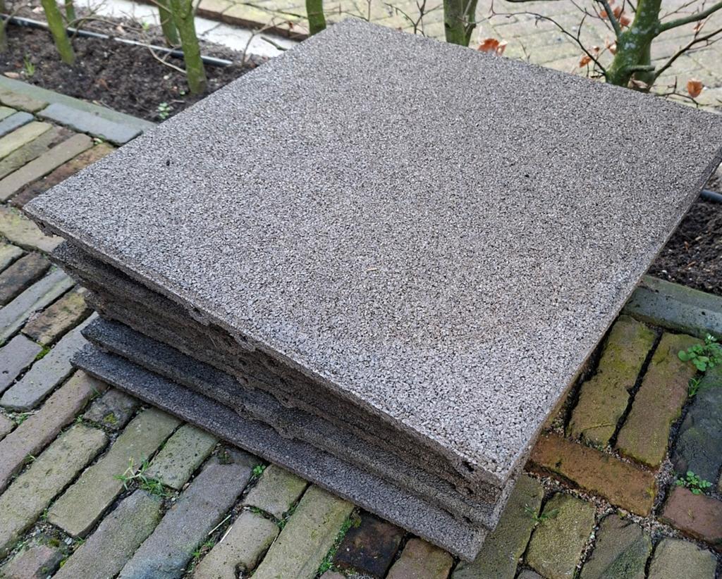 8 stuks 50x50 izgst taupe rubberen tegels dak/speeltoestel, Tuin en Terras, Tegels en Klinkers, Ophalen of Verzenden, Rubber, Overige typen