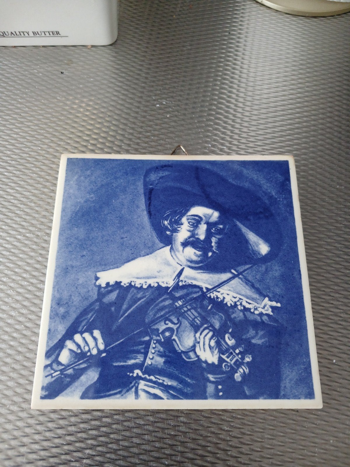 Delfts Blauw Tegel met Vioolspeler, Antiek en Kunst, Ophalen of Verzenden