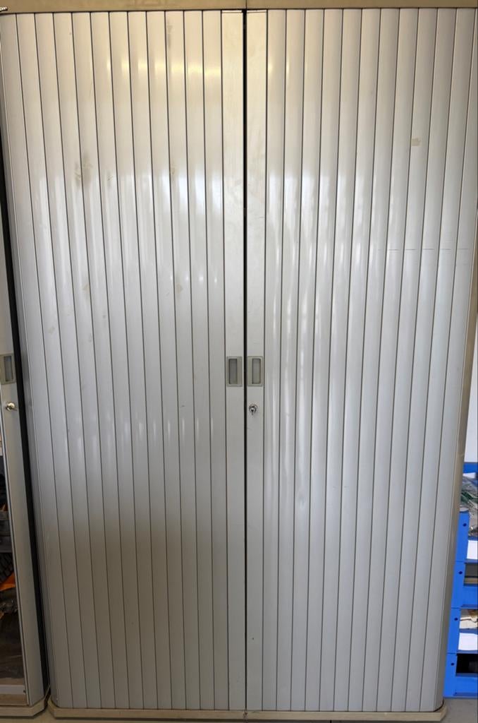Kast met stapelbakken vol installatie/montage materiaal, Ophalen, Gebruikt