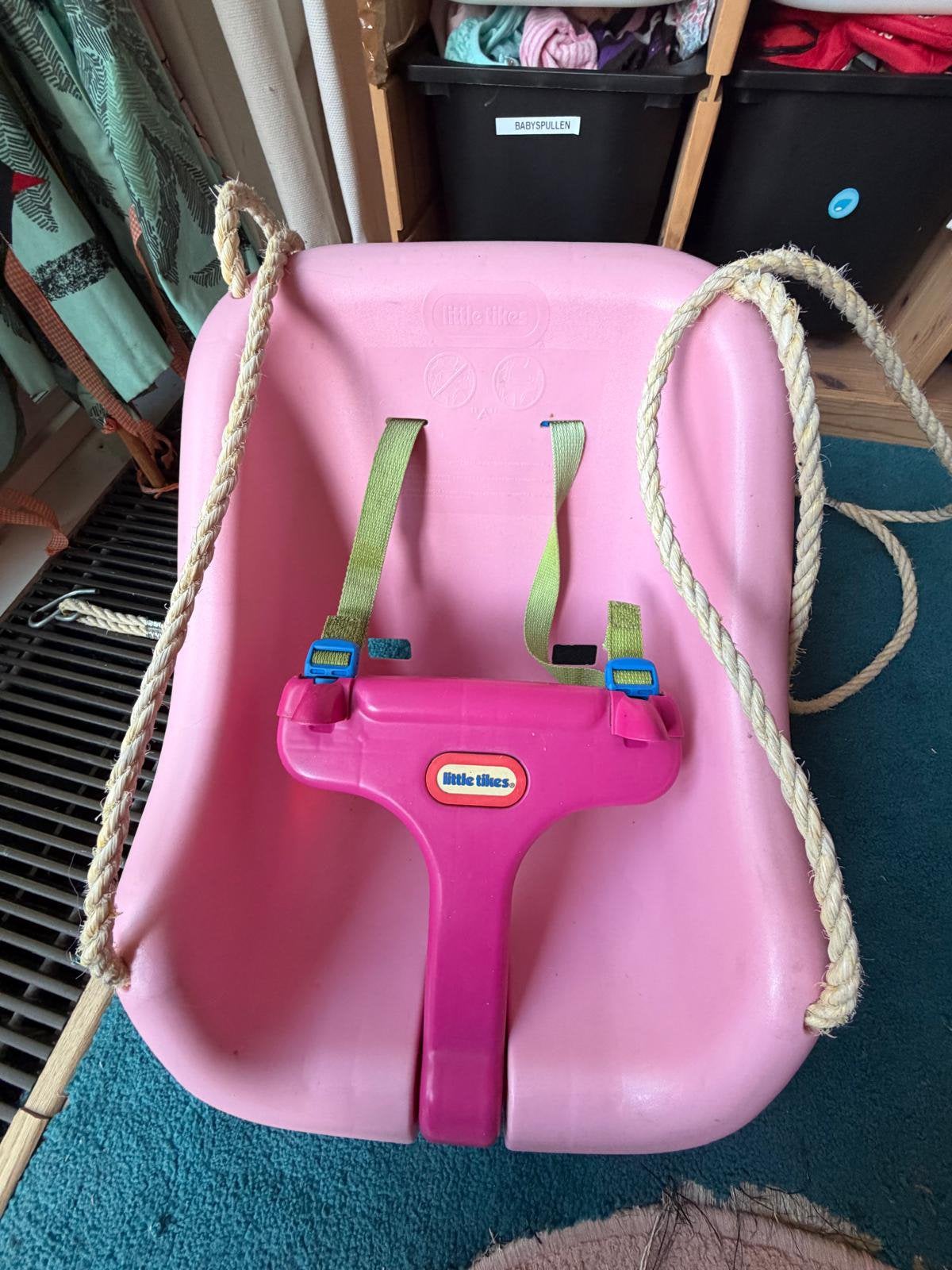 Baby schommel little tikes, Kinderen en Baby's, Kinderstoelen, Ophalen, Gebruikt, Hangstoel, Gordel(s)