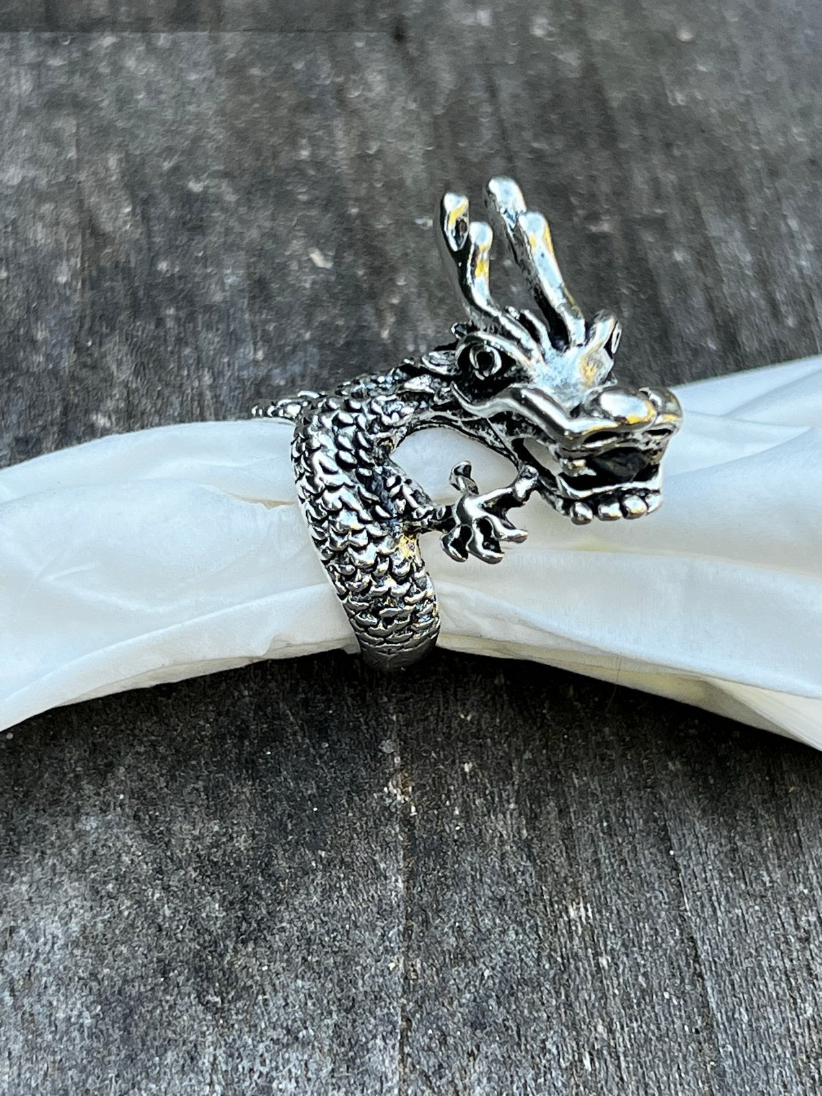 Zilverkleurige Gothic Drakenring - Fantasy Sieraad, Ophalen of Verzenden, Zo goed als nieuw, Dame of Heer, Zilver