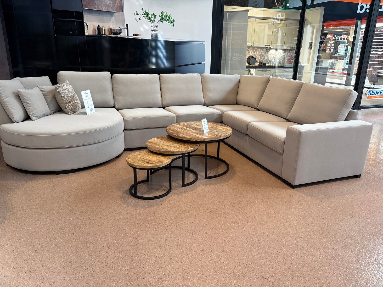 U-Bank Odette Showroommodel - Beige Stof, Huis en Inrichting, Banken | Bankstellen, Hoekbank, Ophalen of Verzenden, Vierpersoons of meer